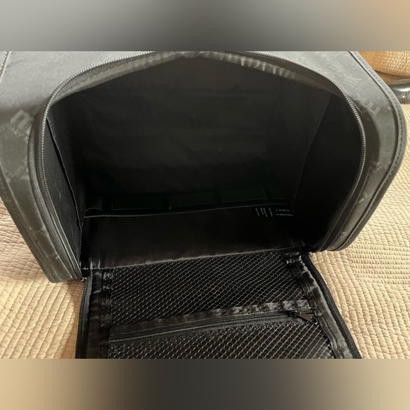 Mary Kay Travel bags - Picture 8 of 12